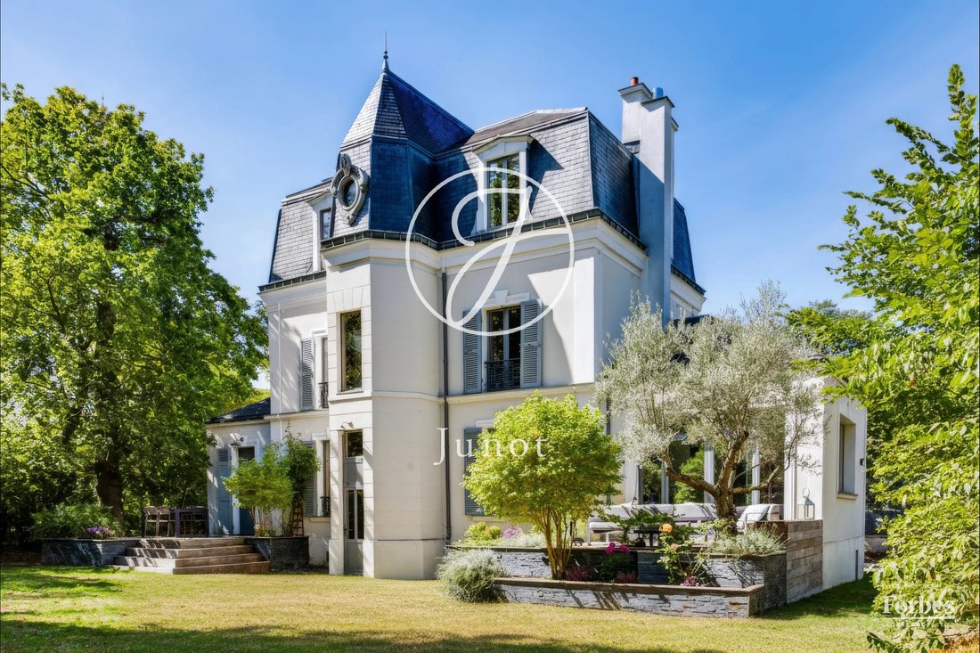 House in Le Vésinet, Ile-de-France, France 1 - 18906064