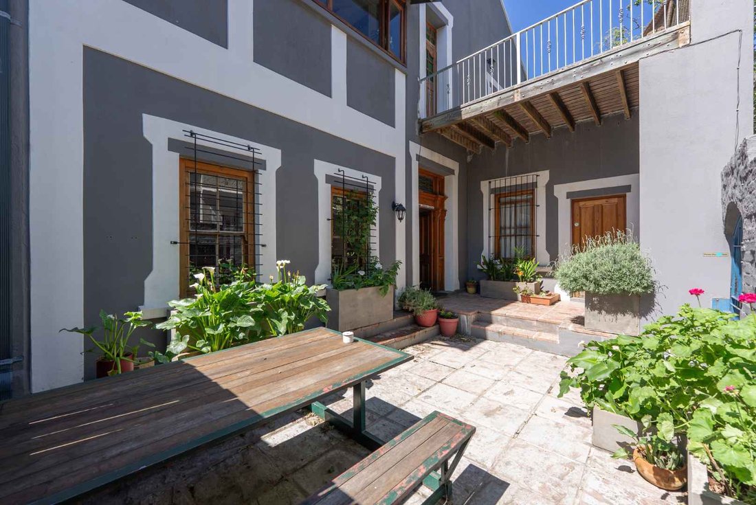 House in City Centre, City Bowl, Cape Town 3 - 18906443