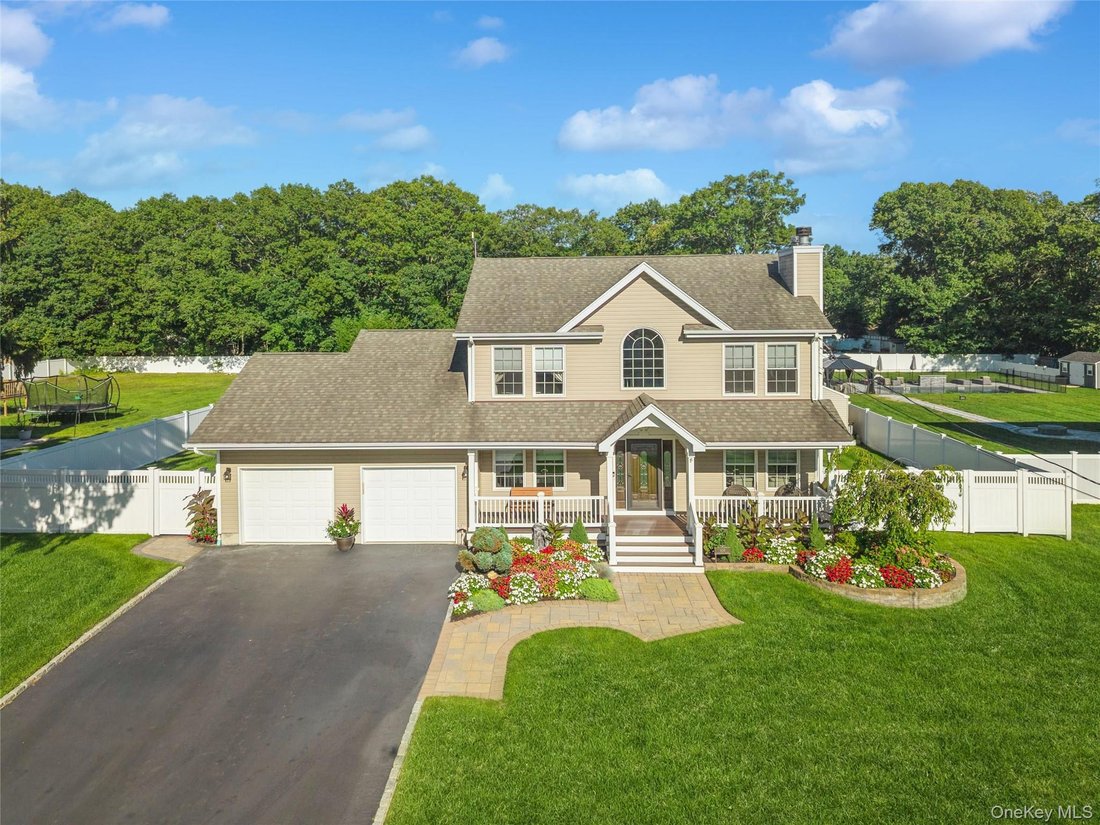 House in Shirley, New York, United States 1 - 18910690
