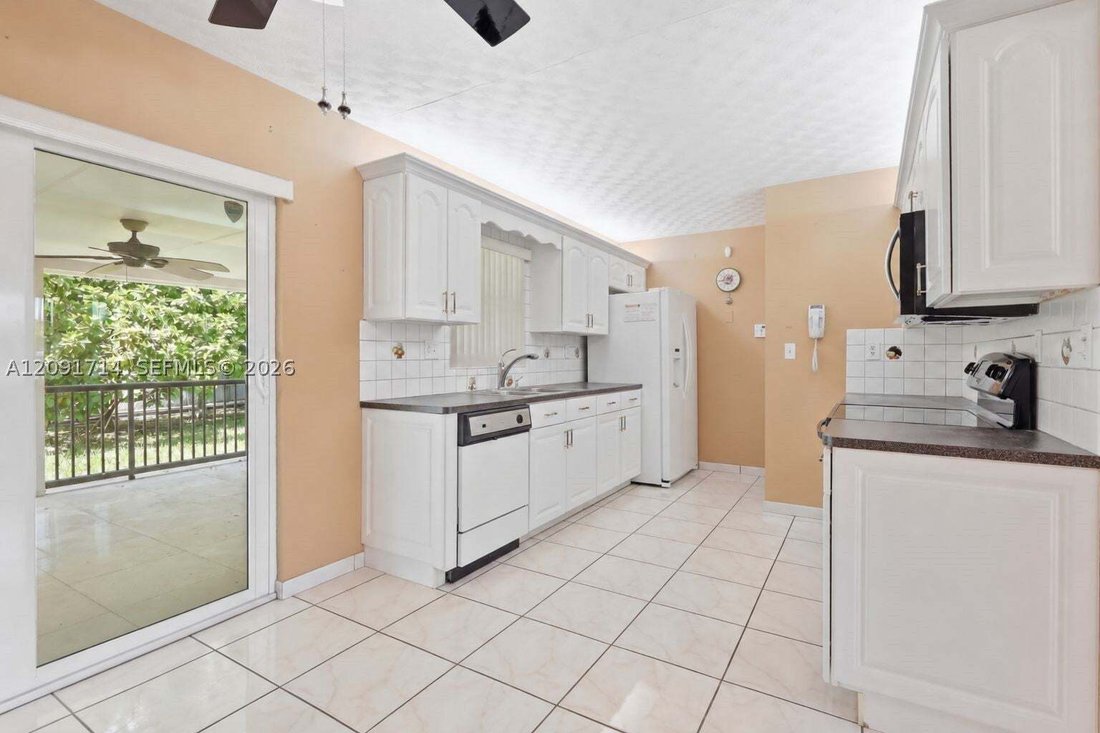 House in Miami, Florida, United States 4 - 18909736
