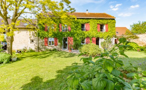 House in Villiers-le-Mahieu, Ile-de-France, France 1