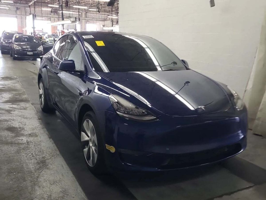 Suv in Newport Beach, CA, United States 4 - 18913914