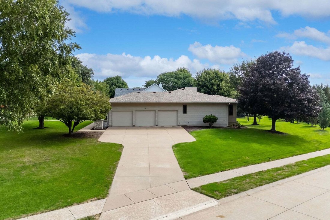 House in Bettendorf, Iowa, United States 3 - 18906404