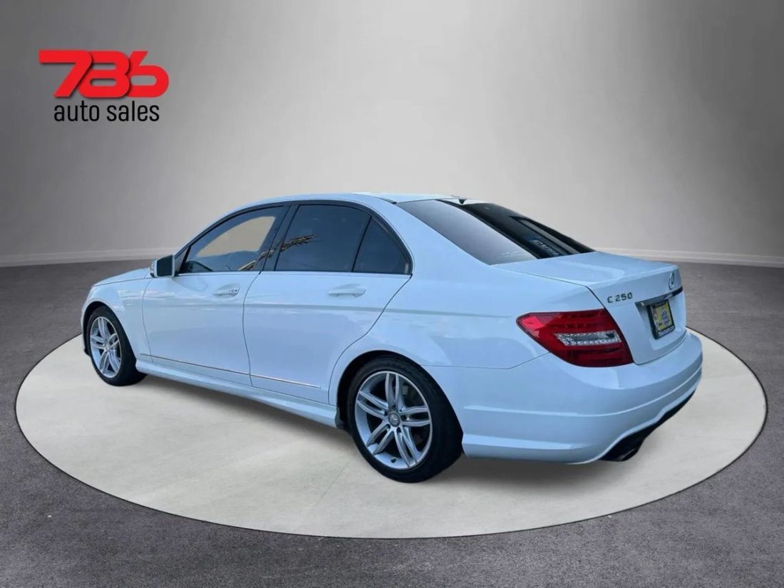 Sedan in Fresno, CA, United States 5 - 18912001