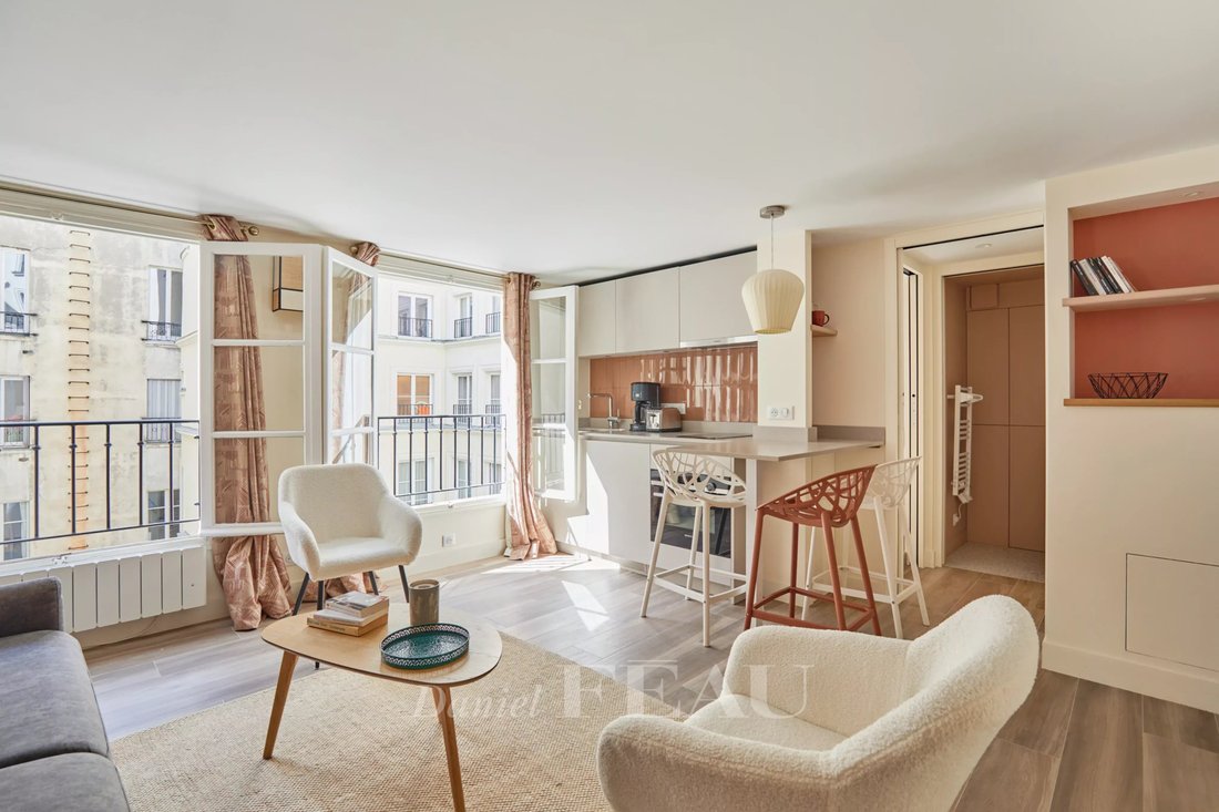 Apartment in Palais Royal, Paris 1er Arrondissement, Paris 4 - 18907548