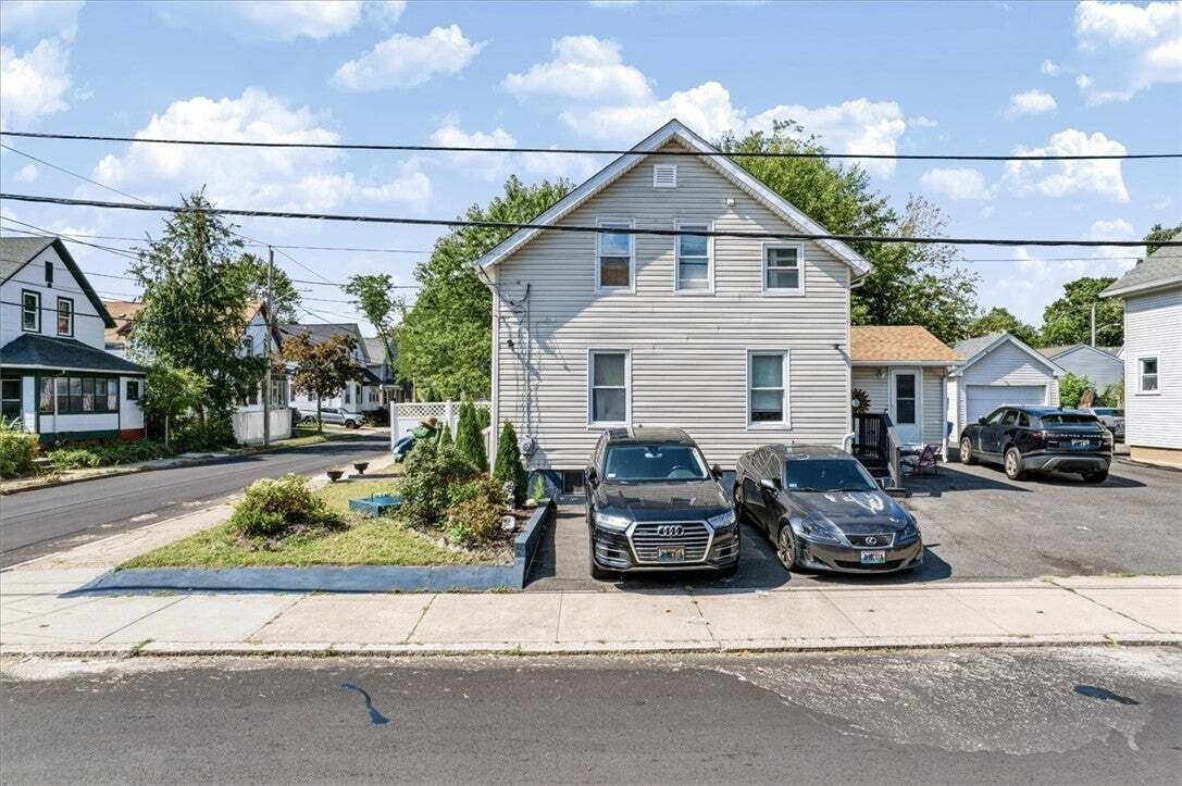 Altro a Cranston, Rhode Island, Stati Uniti 2 - 18908693
