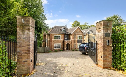 House in Chorleywood, England 1