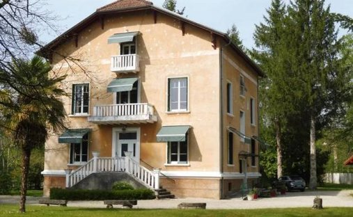 Casa a Neuville-sur-Ain, Auvergne-Rodano-Alpi, Francia 1