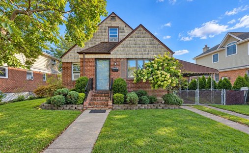 House in Elmont, New York, United States 1