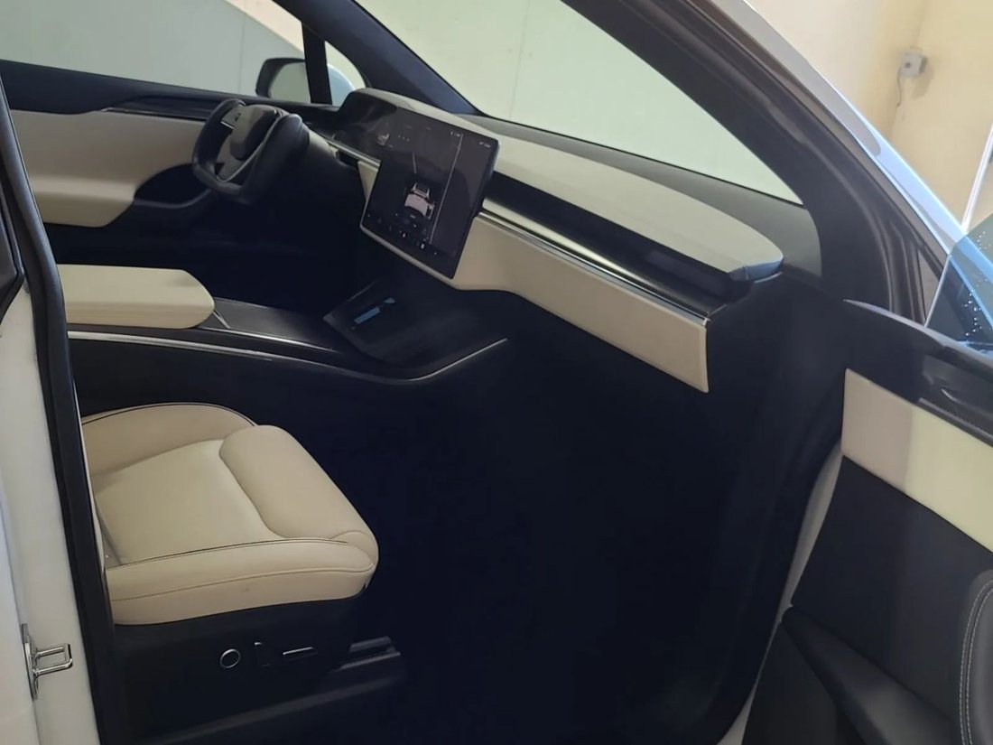 Suv in Riverside, CA, United States 2 - 18913875