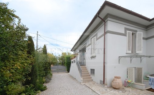 Villa in Pietrasanta, Tuscany, Italy 1