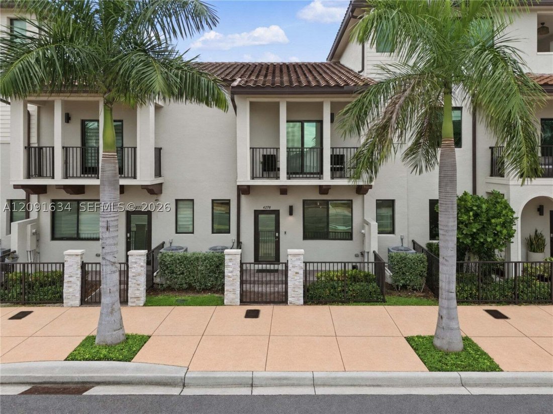 Residenza a Miami Springs, Florida, Stati Uniti 1 - 18909711