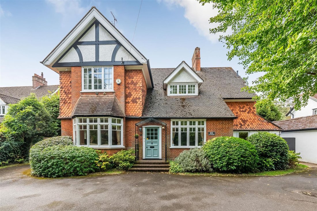 House in Surrey, England 1 - 18909338