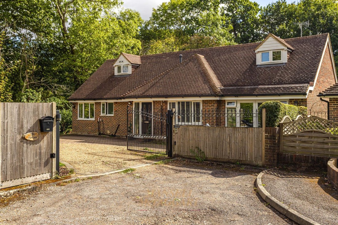 Haus in Charlwood, England 2 - 18907407