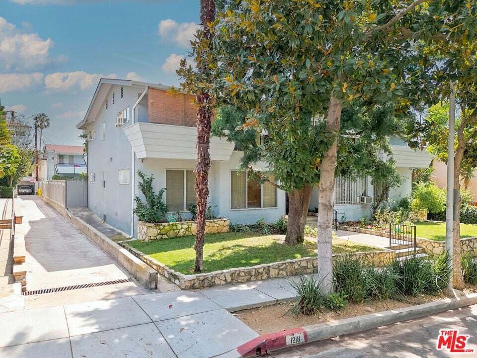 Los Angeles, California, United States 5 - 18908840