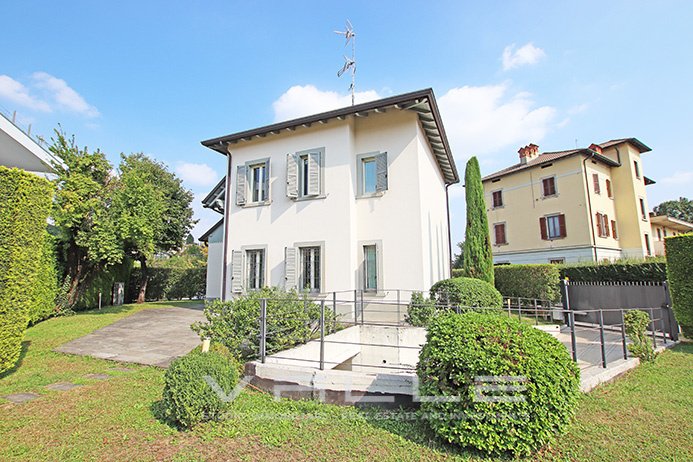 Villa in Longuelo, Bergamo, Italy 1 - 18905369