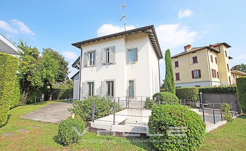 Villa in Longuelo, Bergamo, Italy 1