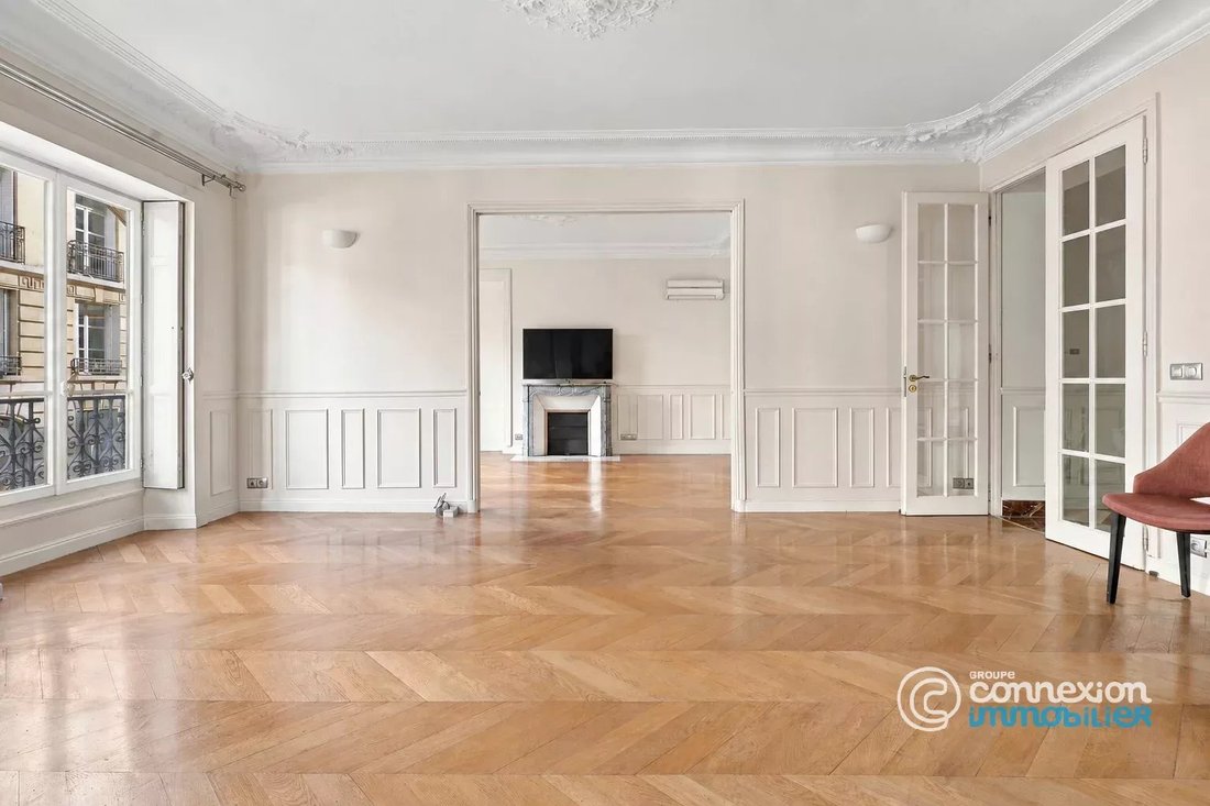 Apartment in Saint Vincent de Paul-Lariboisière, Paris 10e Arrondissement, Paris 5 - 18907041