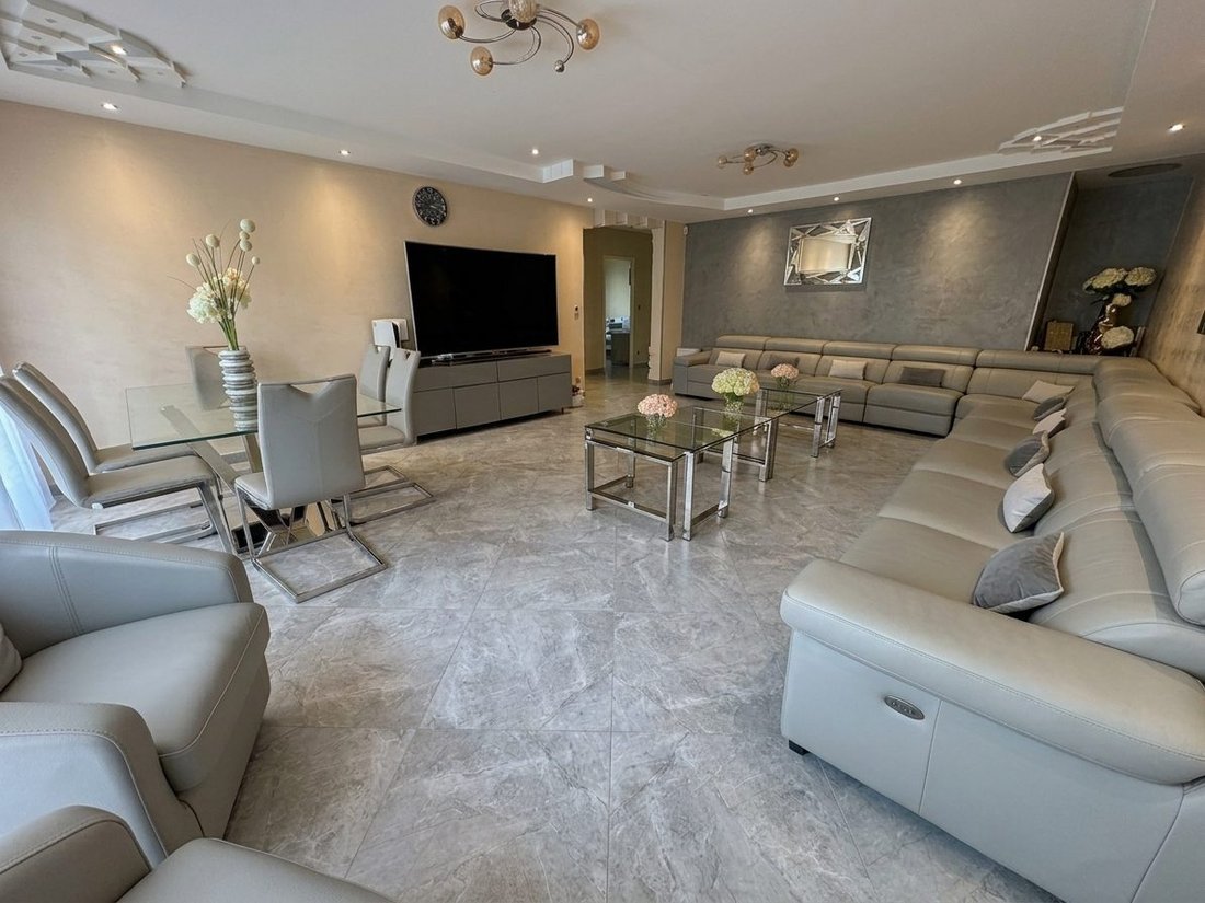 House in Les Clayes-sous-Bois, Ile-de-France, France 2 - 18276510