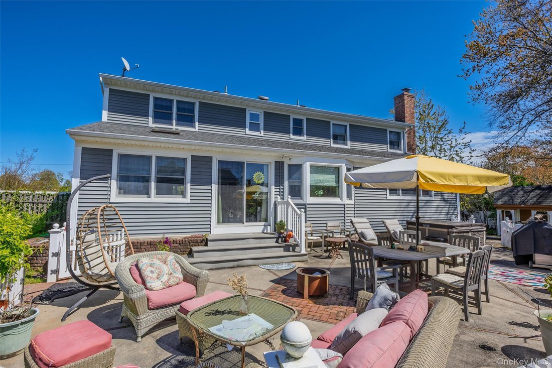 House in Yaphank, New York, United States 5 - 18909652
