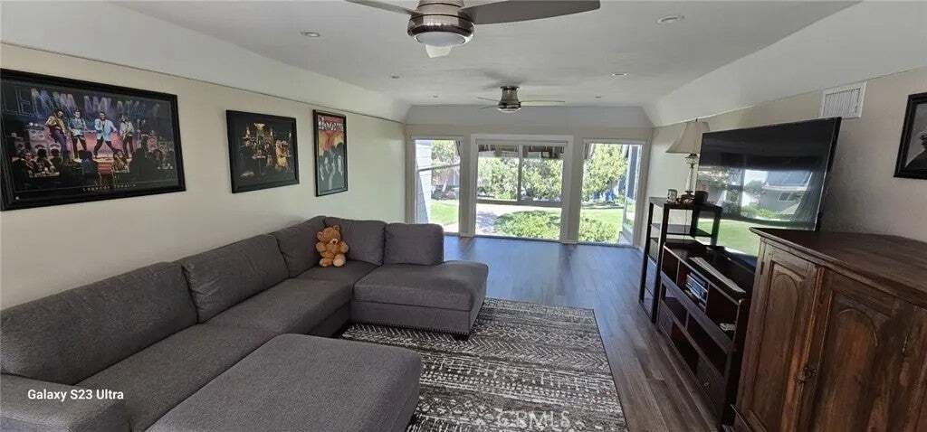 Townhouse in Huntington Beach, California, United States 5 - 18919690