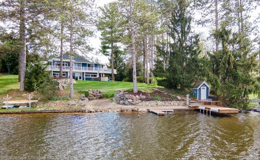 House in Orion charter Township, Michigan, United States 1