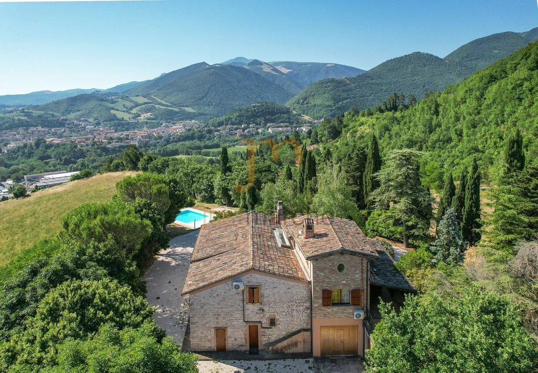 Villa en Cagli, Marcas, Italia 1 - 18907679