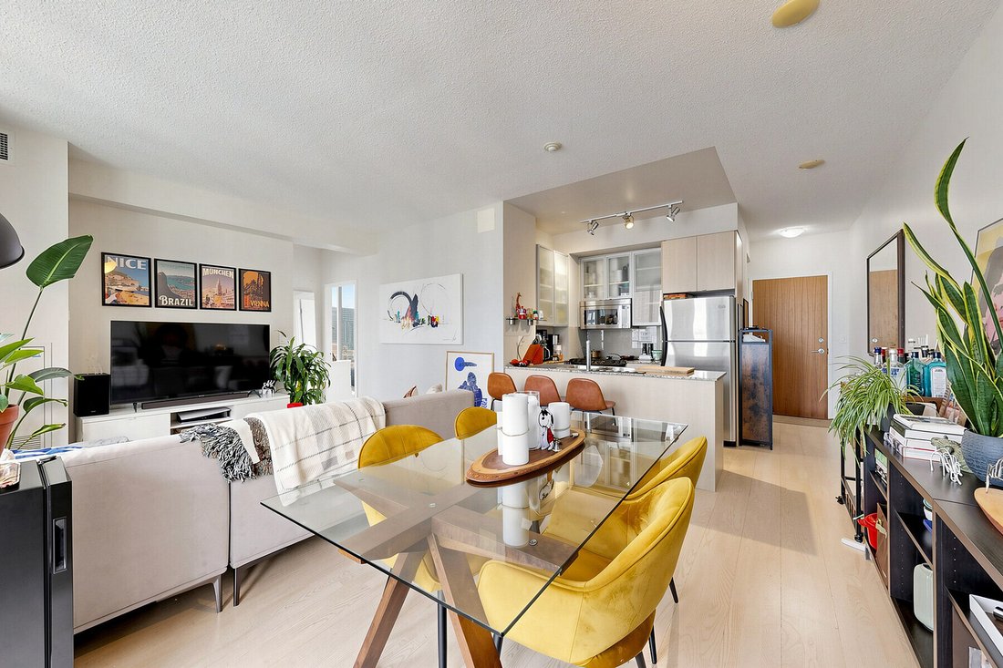 Condo in Toronto, Ontario, Canada 5 - 18912239