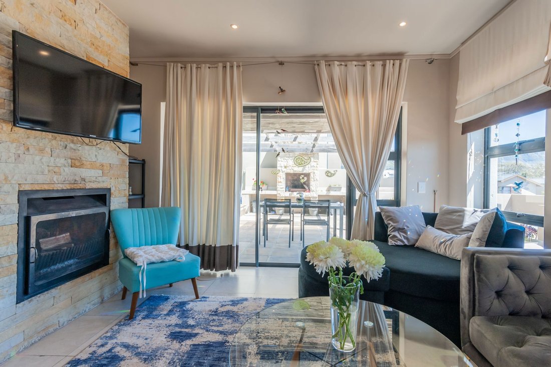 House in Westlake, Southern Suburbs, Cape Town 5 - 18909006