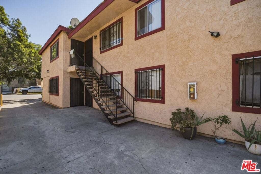 Los Angeles, California, United States 2 - 18908862