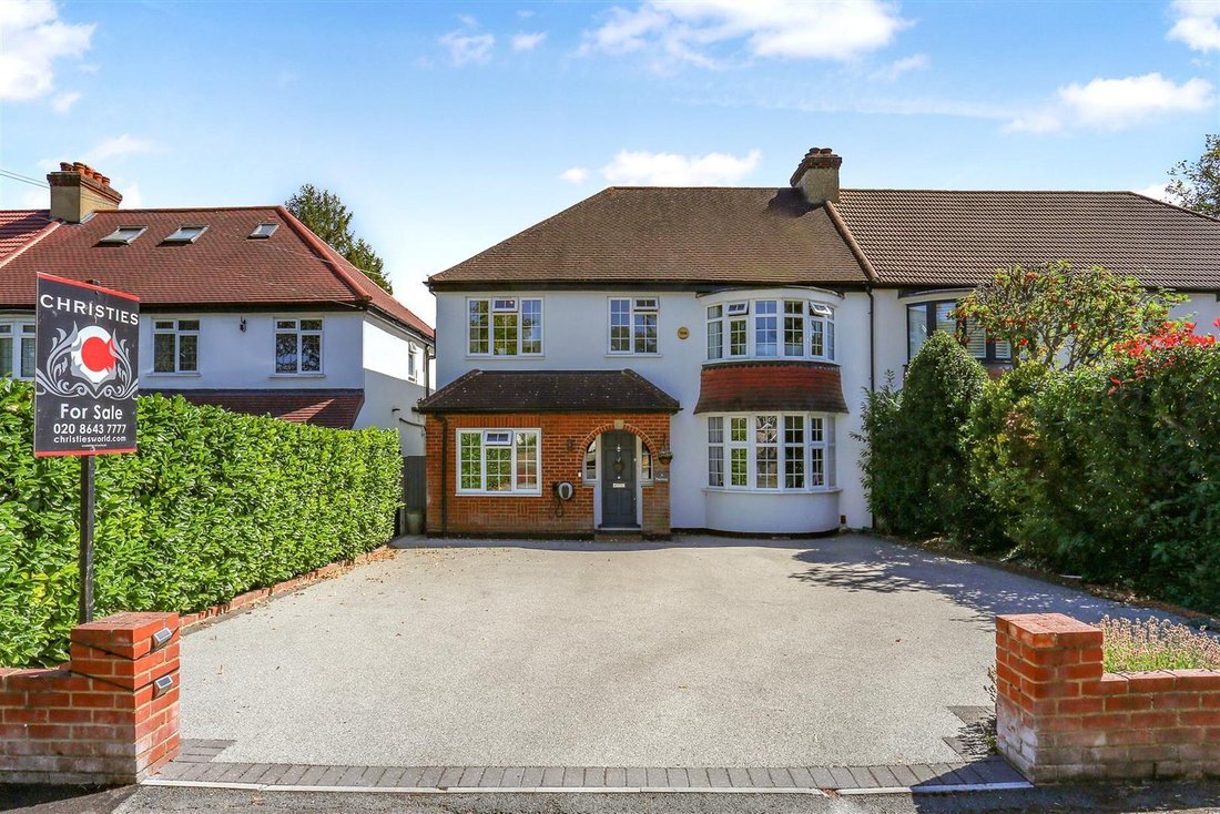 House in London Borough of Sutton, England 1 - 18917067