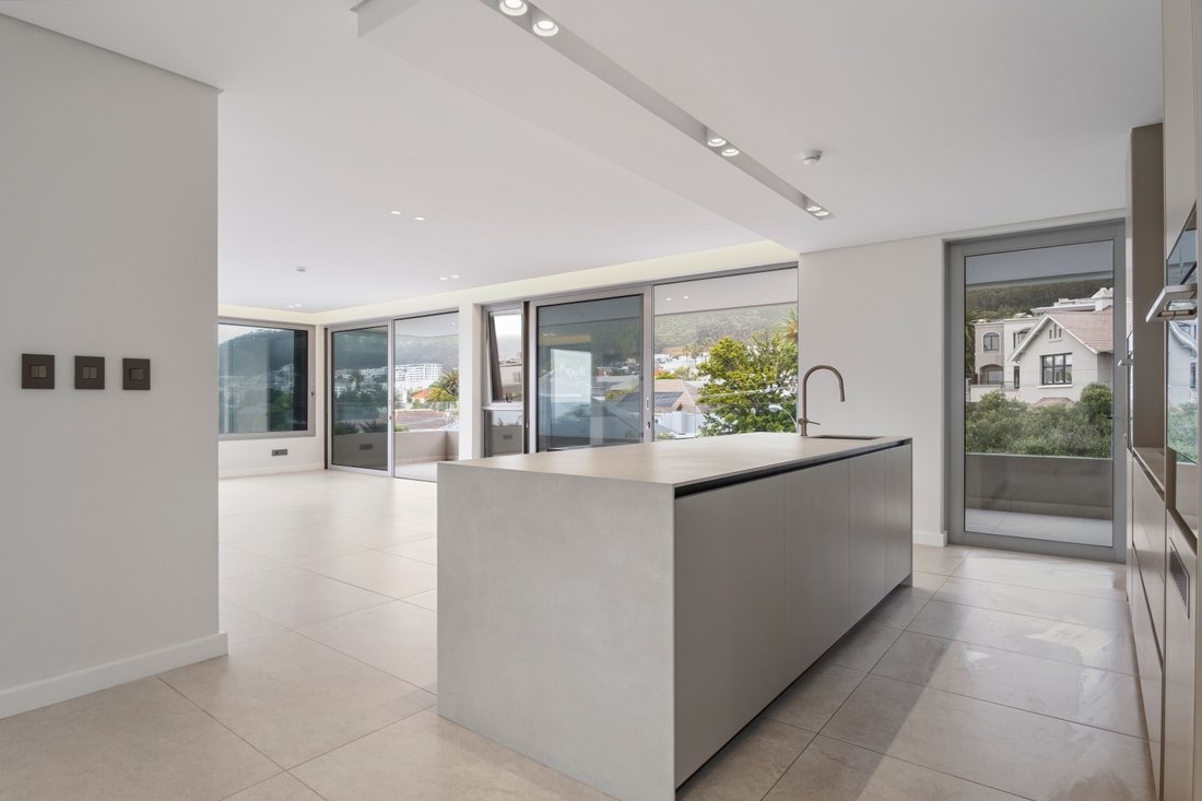 Apartment in Fresnaye, Atlantic Seaboard, Cape Town 2 - 18908140