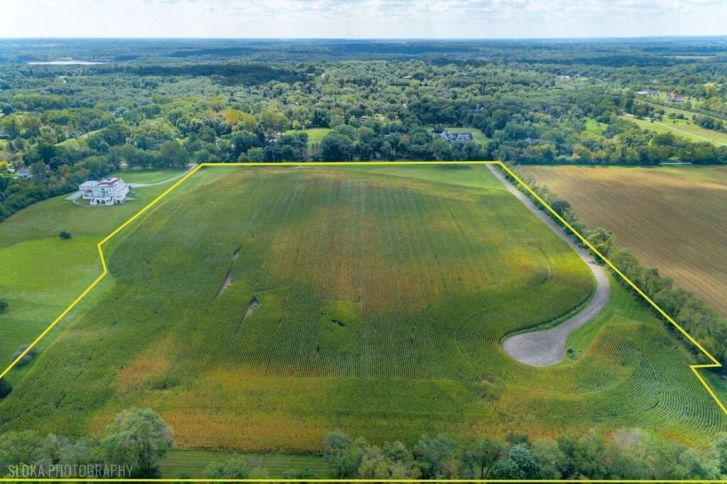 Farm Ranch in Barrington Hills, Illinois, United States 2 - 18918466