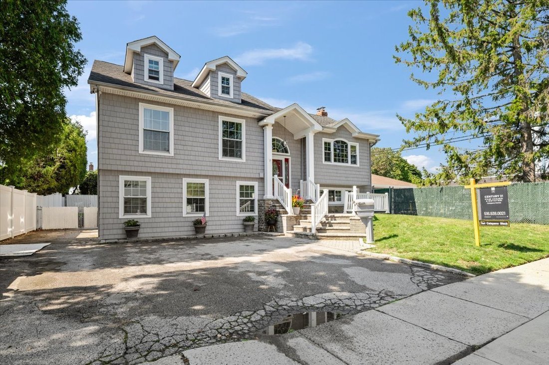 Casa a Bethpage, New York, Stati Uniti 1 - 18908100