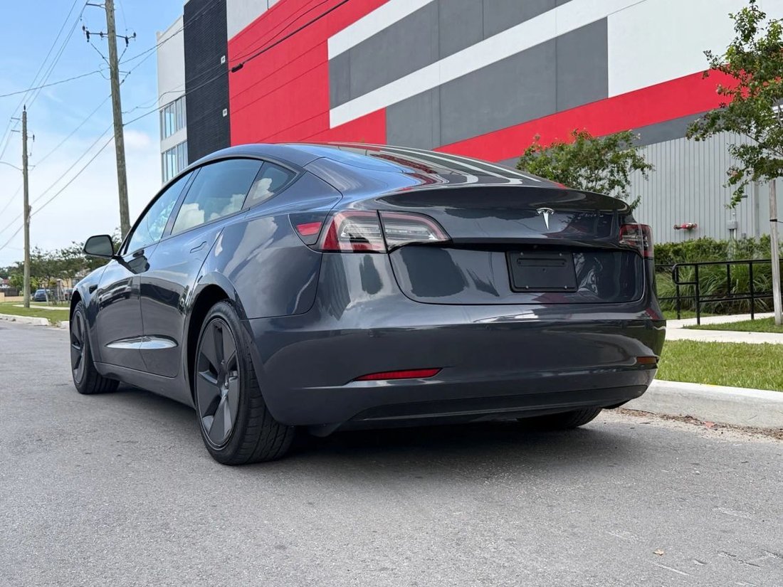 Sedan in Miami, FL, United States 5 - 18912015
