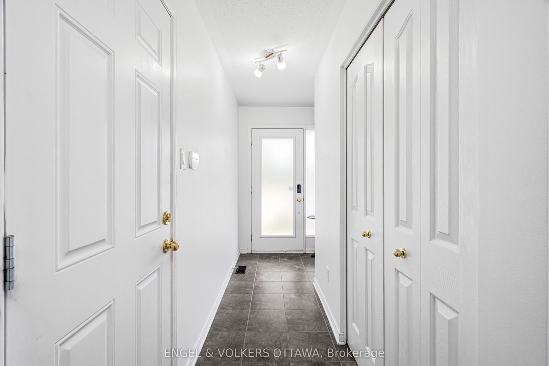 Townhouse in Ottawa, Ontario, Canada 3 - 18910929