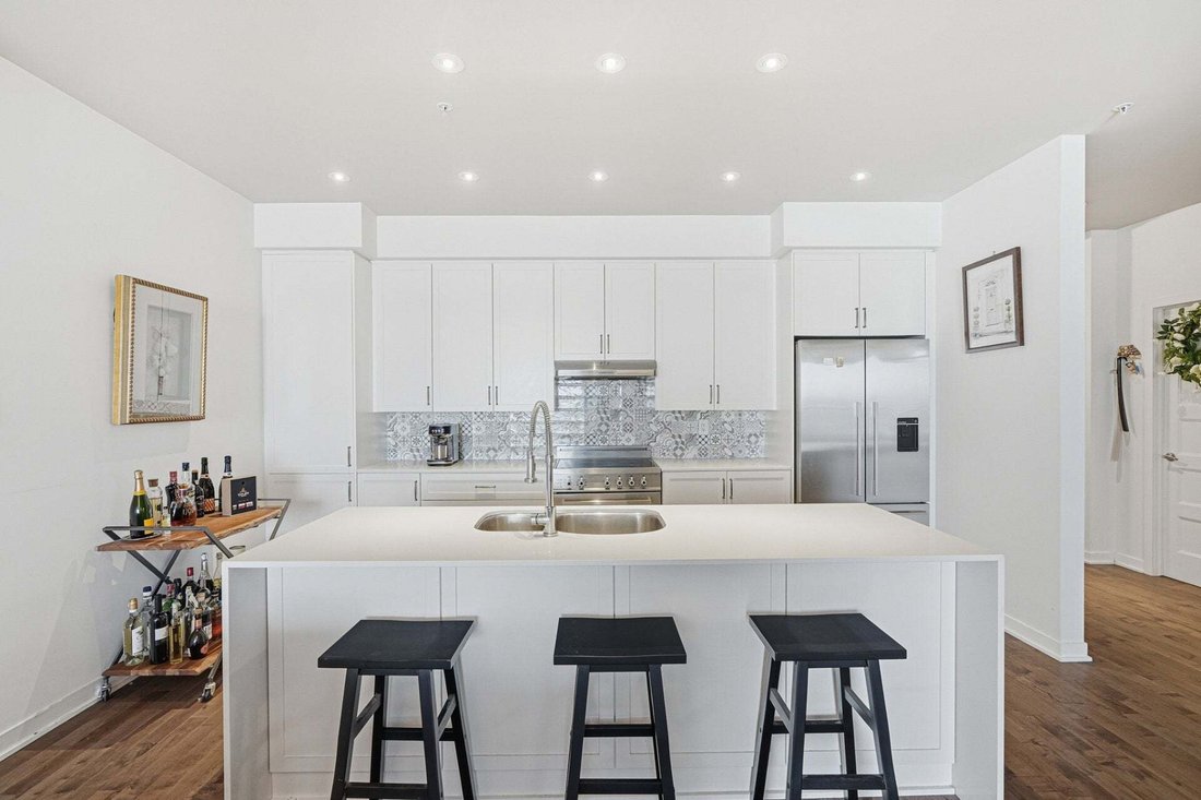 Condo in Mount Royal, Quebec, Canada 3 - 18910895