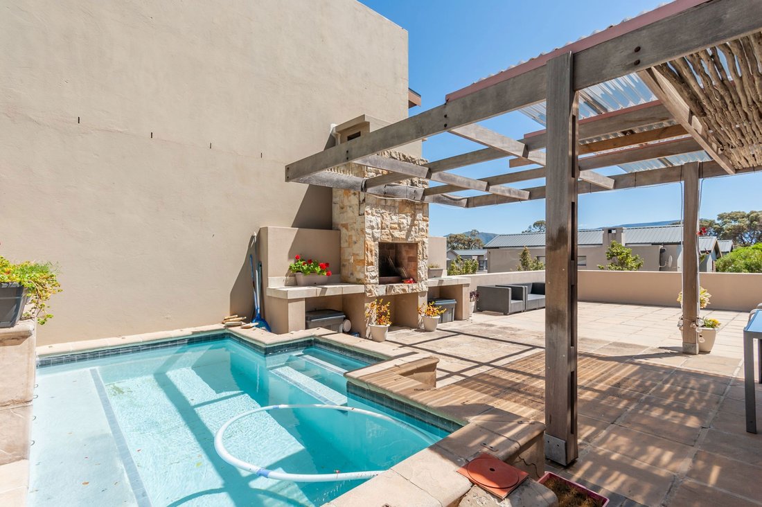 House in Westlake, Southern Suburbs, Cape Town 3 - 18909006