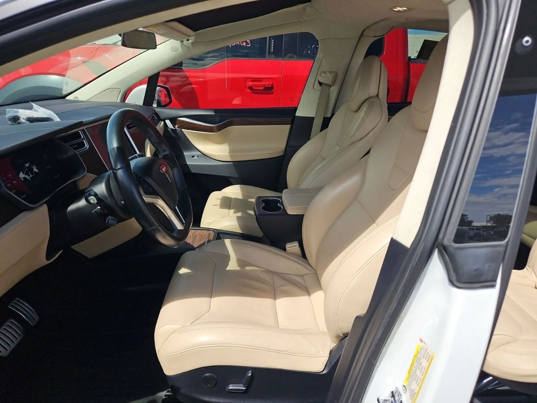 Suv in Riverside, CA, United States 2 - 18913866