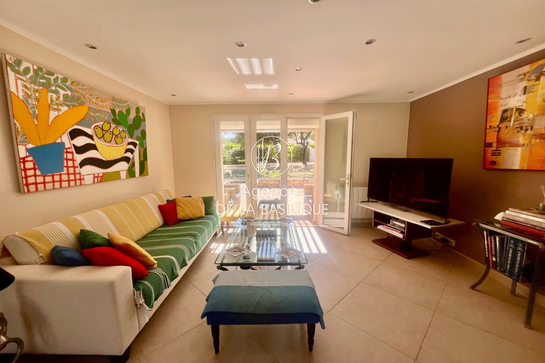 Villa in Nans-les-Pins, Provence-Alpes-Côte d'Azur, France 3 - 17985277