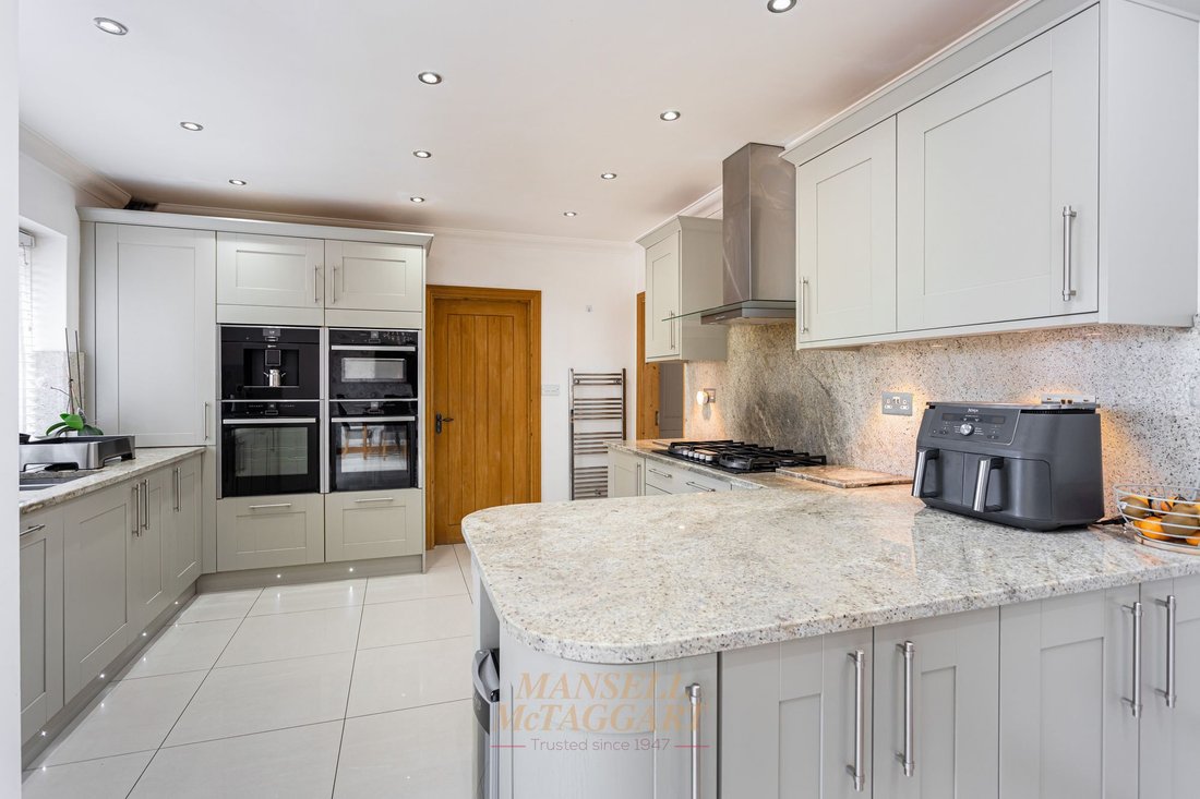 Haus in Charlwood, England 5 - 18907407