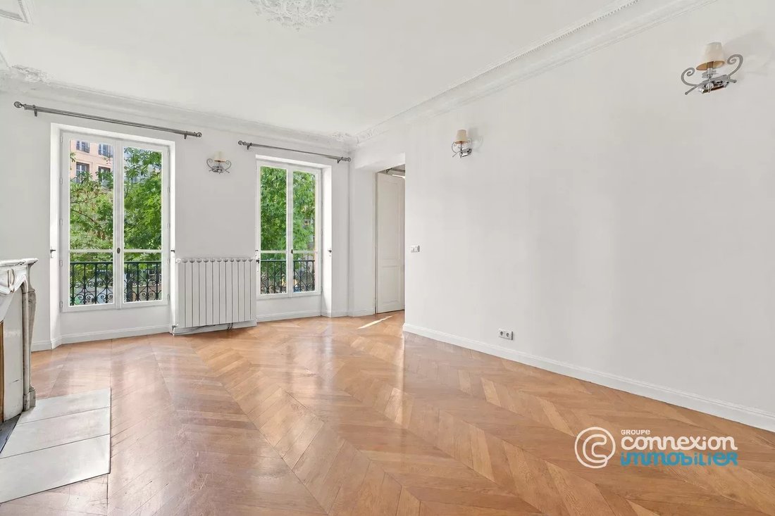 Apartment in Saint Vincent de Paul-Lariboisière, Paris 10e Arrondissement, Paris 2 - 18907041
