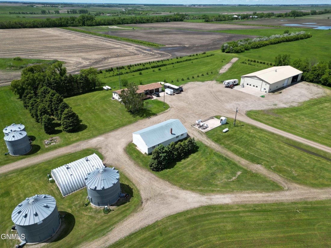 Farm Ranch in Jamestown, North Dakota, United States 1 - 18907448