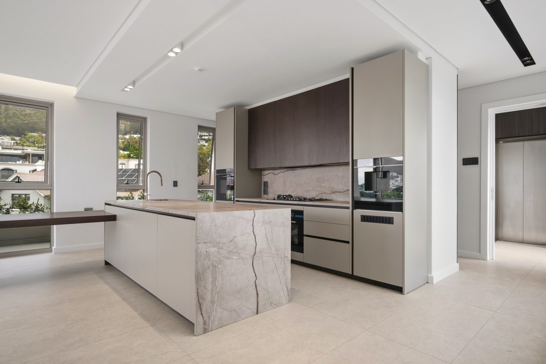Apartment in Fresnaye, Atlantic Seaboard, Cape Town 1 - 18908133