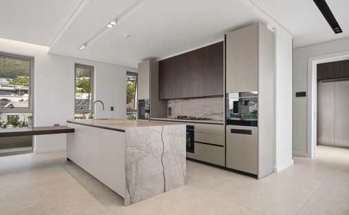 Apartment in Fresnaye, Atlantic Seaboard, Cape Town 1