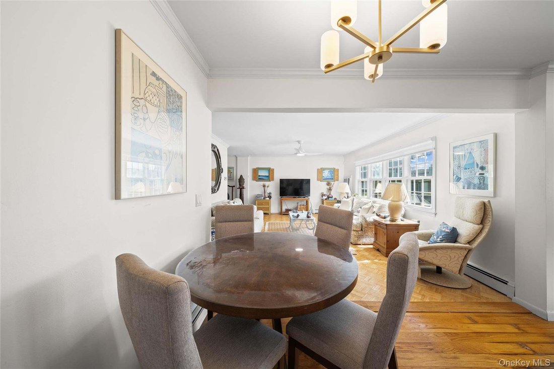 Co Op in Southampton, New York, United States 4 - 18917085