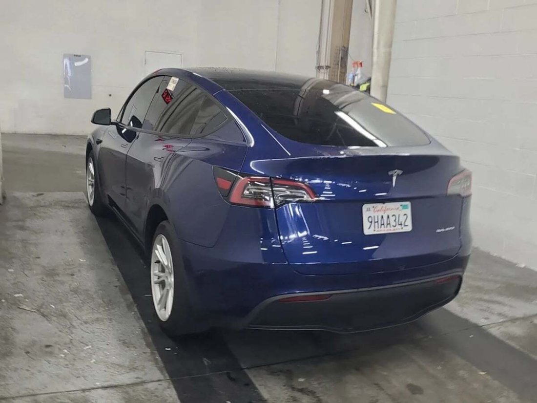 Suv in Newport Beach, CA, United States 2 - 18913914