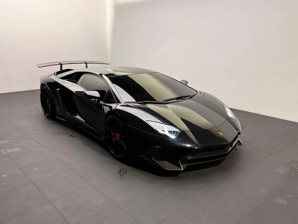 Coupe in Opa Locka, FL, United States 1 - 18907373