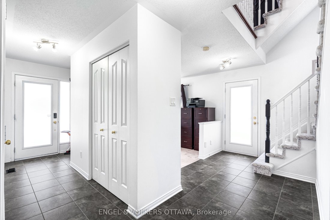 Townhouse in Ottawa, Ontario, Canada 4 - 18910929