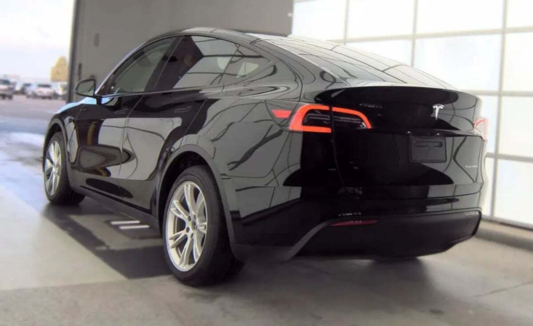 Suv in Newport Beach, CA, United States 4 - 18913922